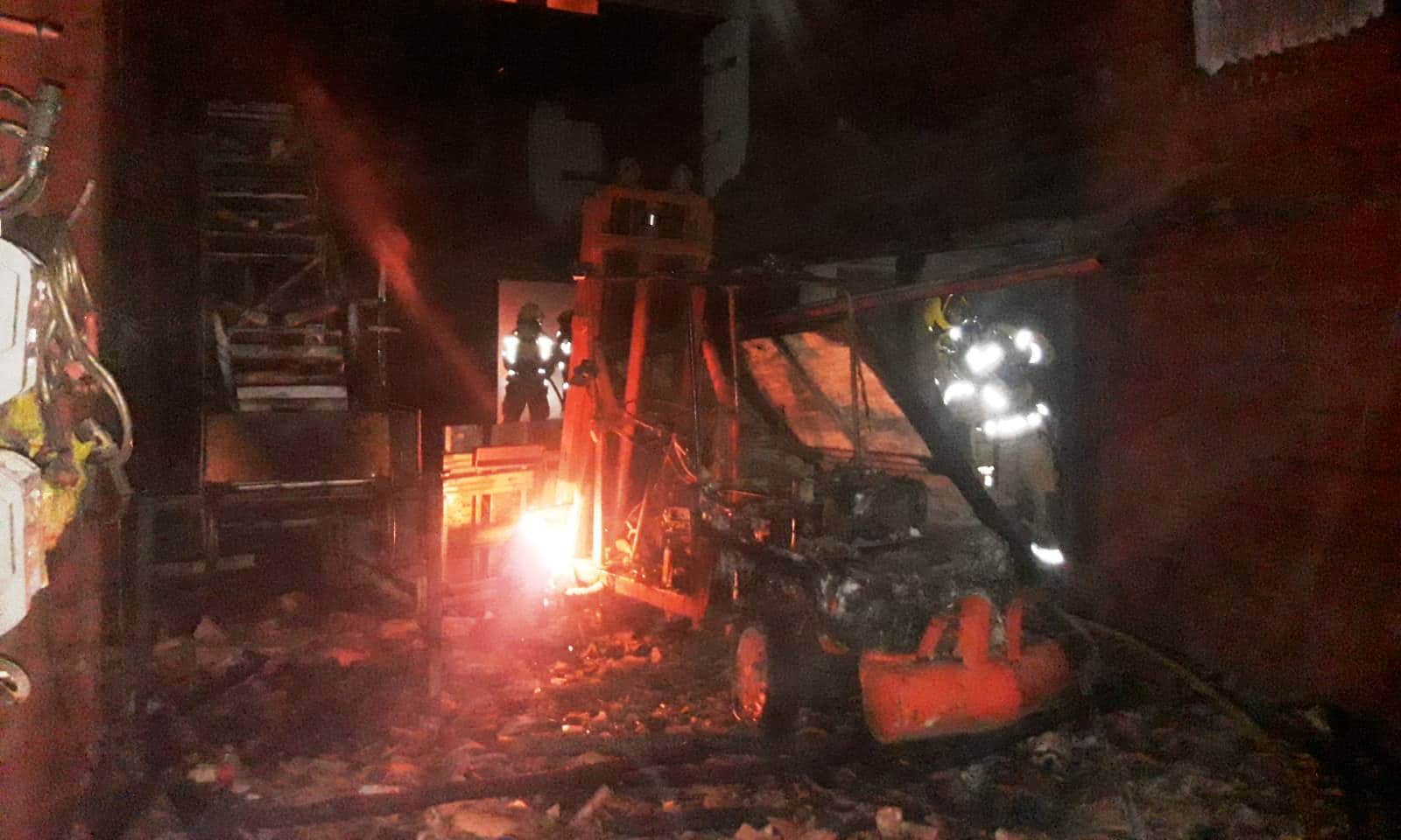 Un incendio destruye un secadero de pimientos en Collado