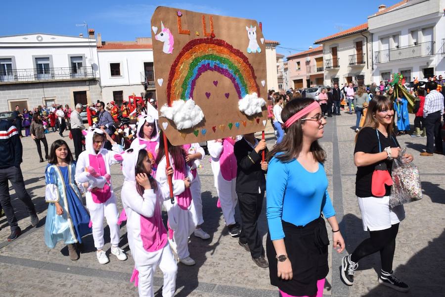 Huertas de Ánimas cumplió con su tradición y celebró su tradicional desfile de Carnaval, con diferentes agrupaciones integradas por adultos y menores. 