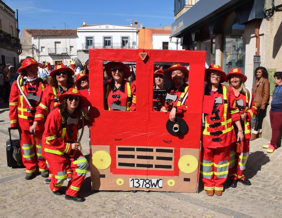 Huertas de Ánimas cumplió con su tradición y celebró su tradicional desfile de Carnaval, con diferentes agrupaciones integradas por adultos y menores. 