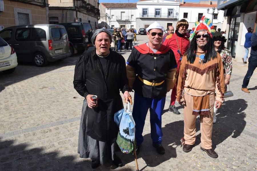 Huertas de Ánimas cumplió con su tradición y celebró su tradicional desfile de Carnaval, con diferentes agrupaciones integradas por adultos y menores. 