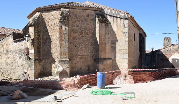 Situación de las tumbas halladas y tapadas con una malla 
