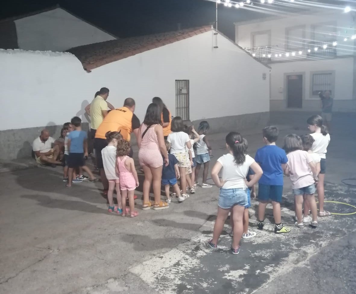 Los responsables de la hermandad de la Piedad hacen un balance muy positivo de las fiestas del barrio trujillano, que transcurrieron la semana pasada. Los días clave fueron el viernes, el sábado y el domingo, con una gran afluencia de público, tanto en los festejos populares como en los religiosos. Eso sí, la lluvia del sábado por la mañana mermó la afuencia de público infantil en los hinchables. No faltó el homenaje a los mayores, las verbenas, la puja, así como un espectáculo con un tributo a Raphael.