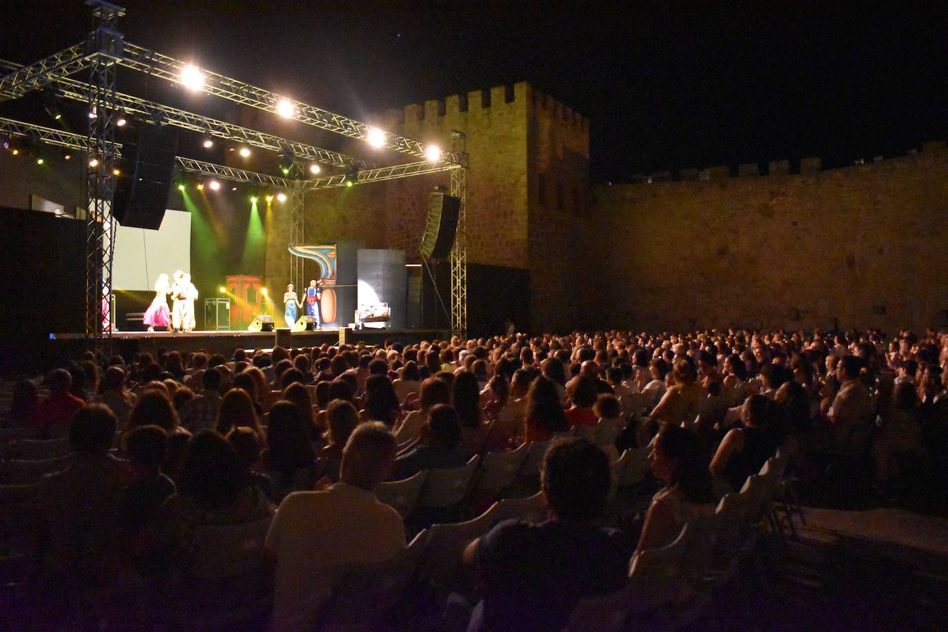 El pregón de fiestas y Coti, principales propuestas para hoy dentro la programación festiva