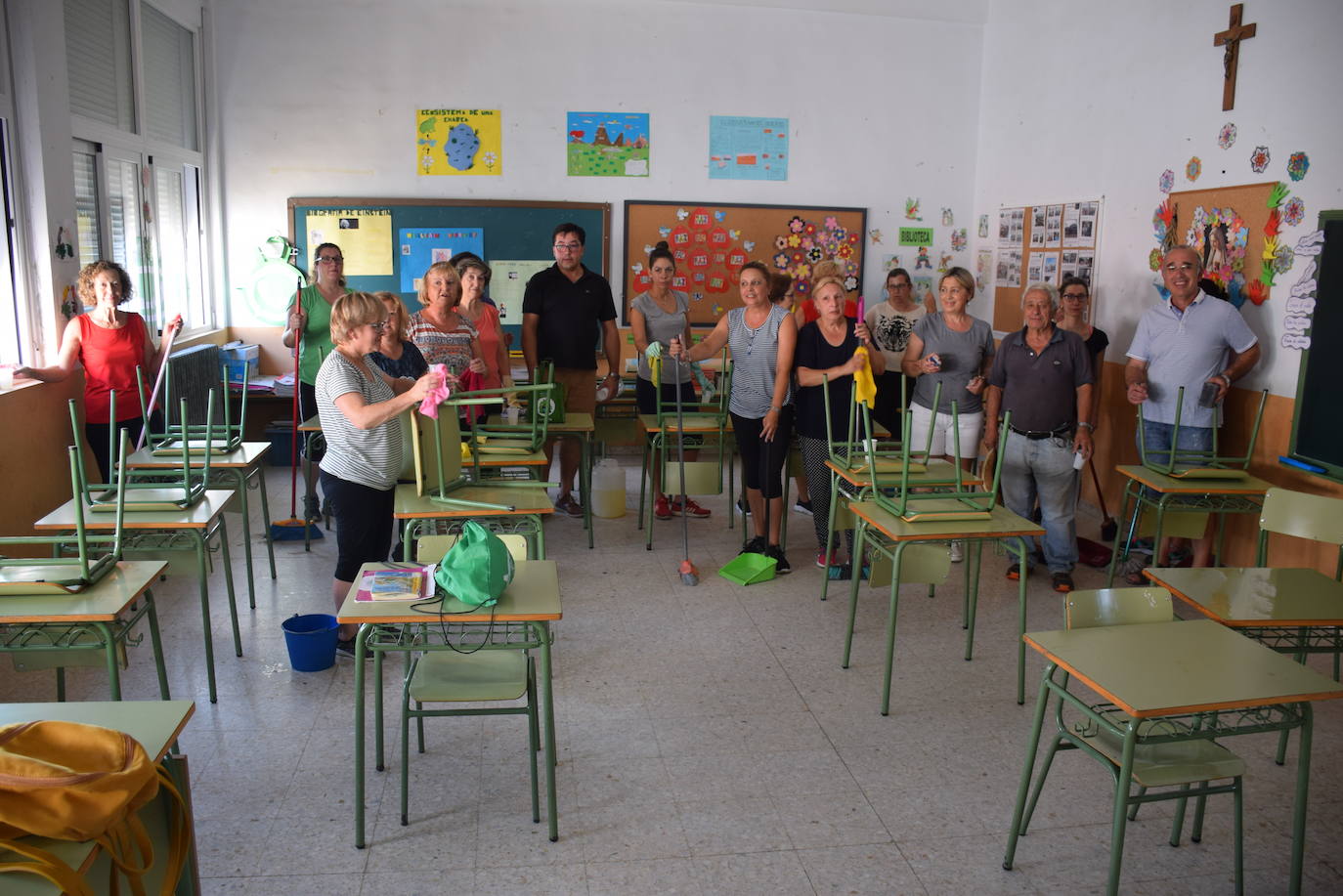 Parte del grupo de voluntarios y voluntarias en la jornada de ayer 