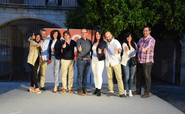 Integrantes de Ciudadanos, con responsables regionales, en la campaña electoral 