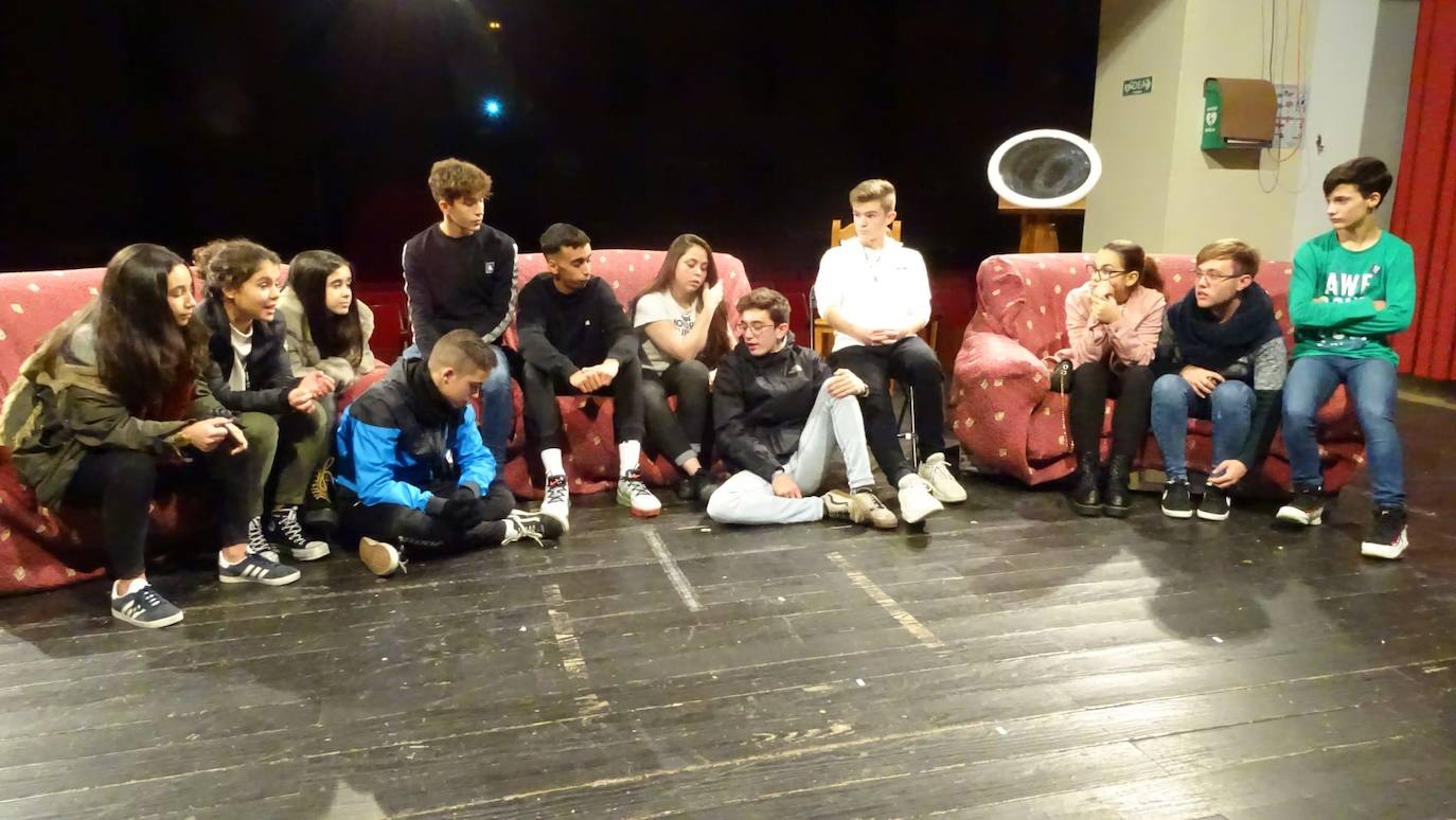 Los jóvenes participantes en la última sesión de trabajo 