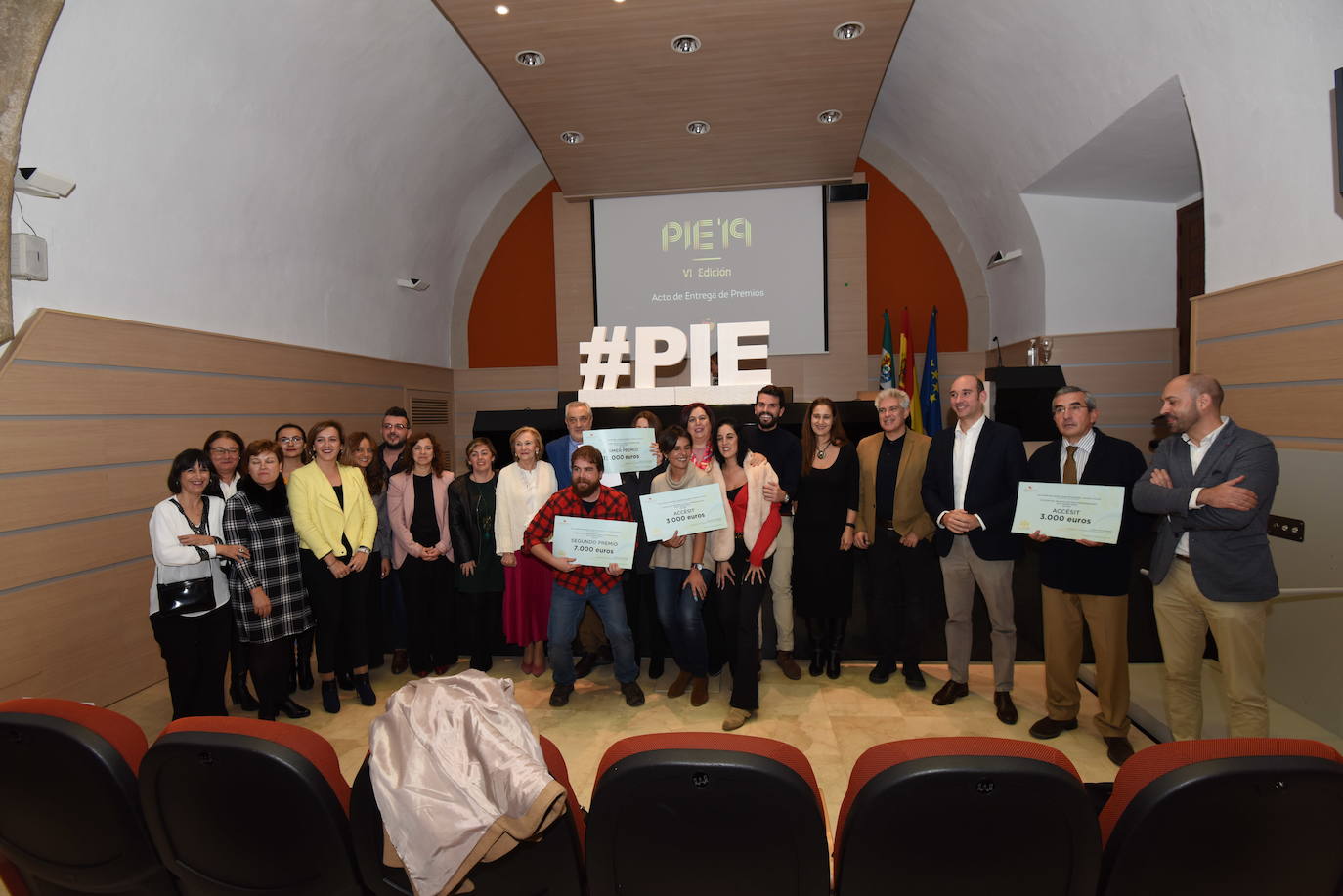 Autoridades y galardonados en los Premios PIE 