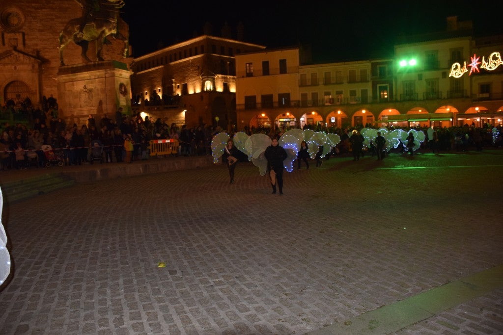 Participantes en la carroza de la Asociación de Empresarios de Trujillo 