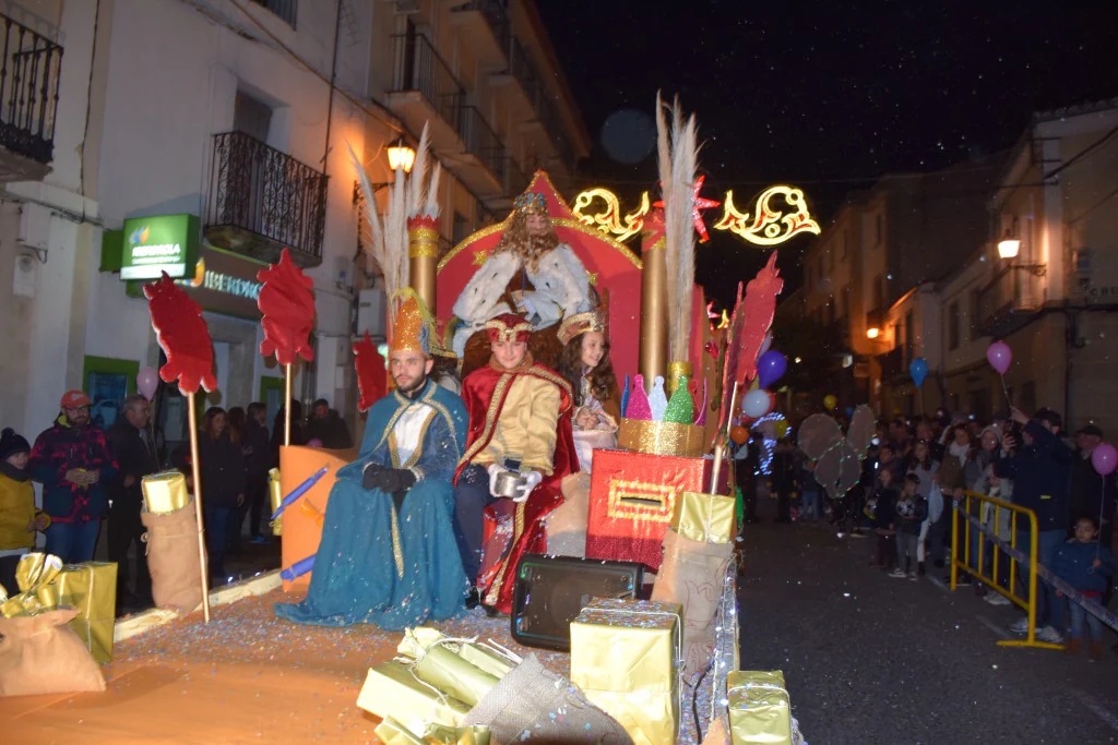 Participantes en la carroza de la Asociación de Empresarios de Trujillo 