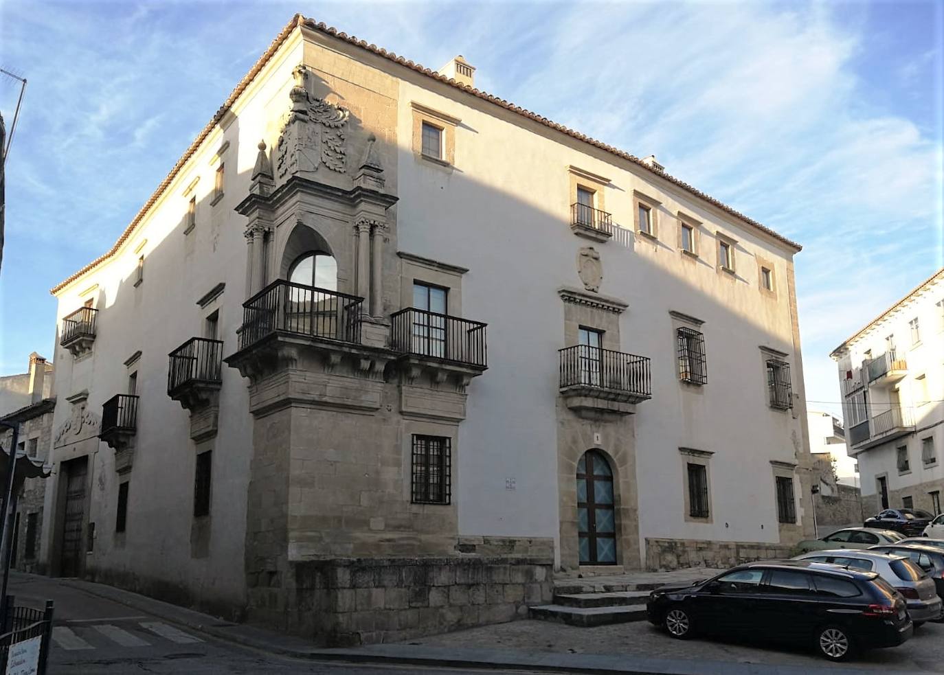El exterior del Palacio de los Barrantes Cervantes. 
