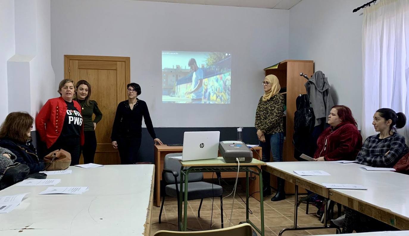 Visita de la diputada al curso de Arroyomolinos 