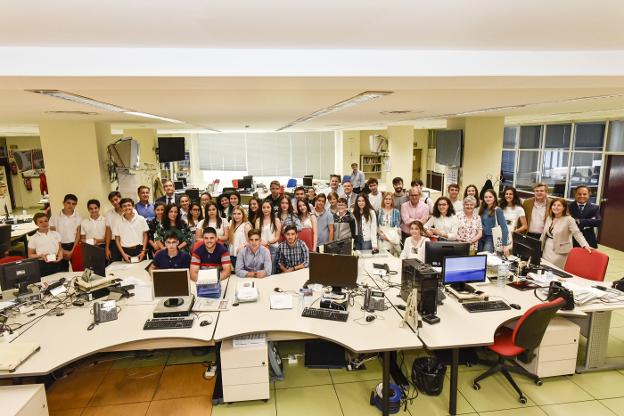Los finalistas del Concurso Escolar de HOY del año pasado en la redacción del periódico 