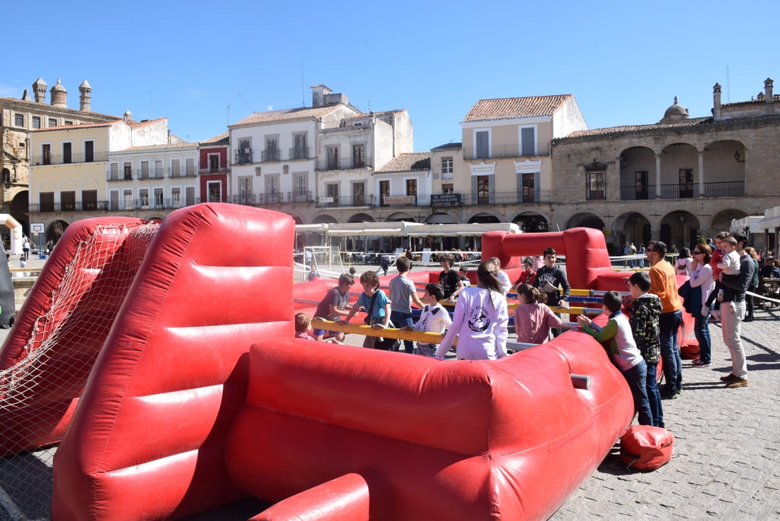 Fotos: La plaza Mayor acoge el programa 'Deporte y mujer'
