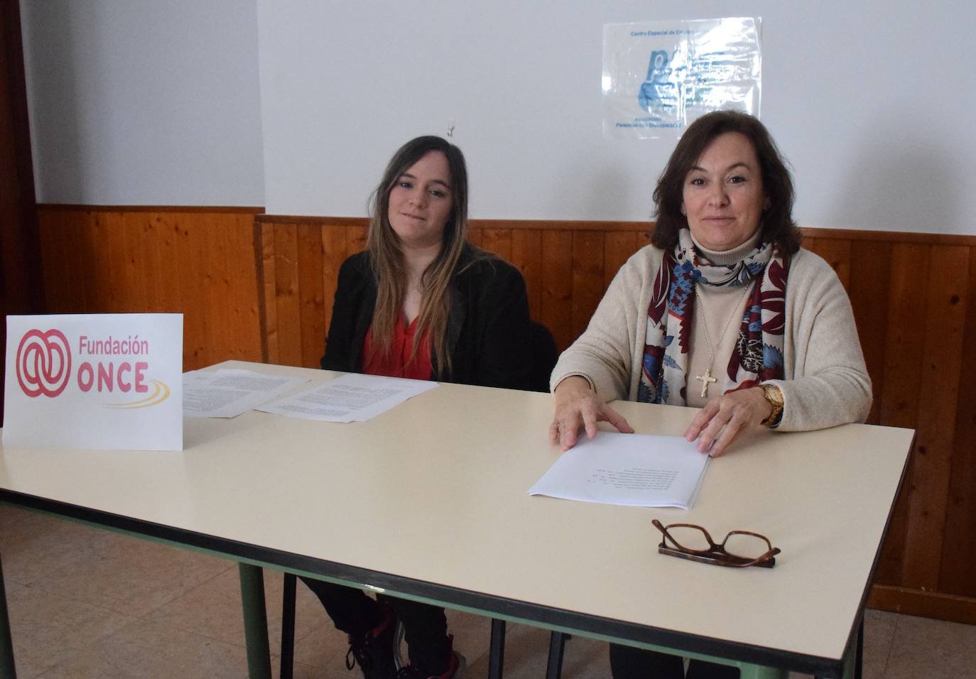 Elena Rodríguez y María Victoria Avís, en la presentación 