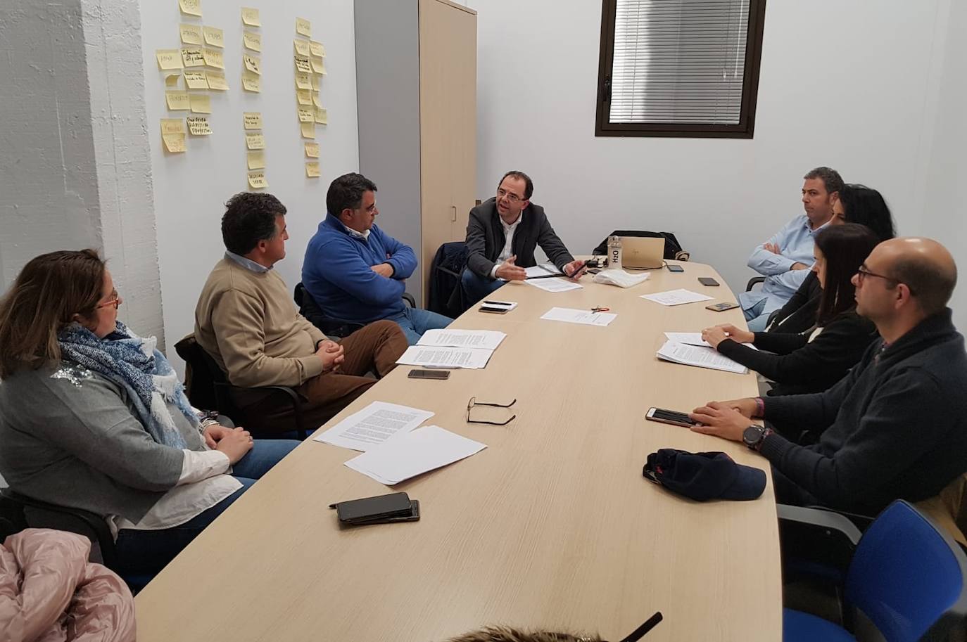 Directivos de la Asociación de Empresarios en una reunión a principios de año 