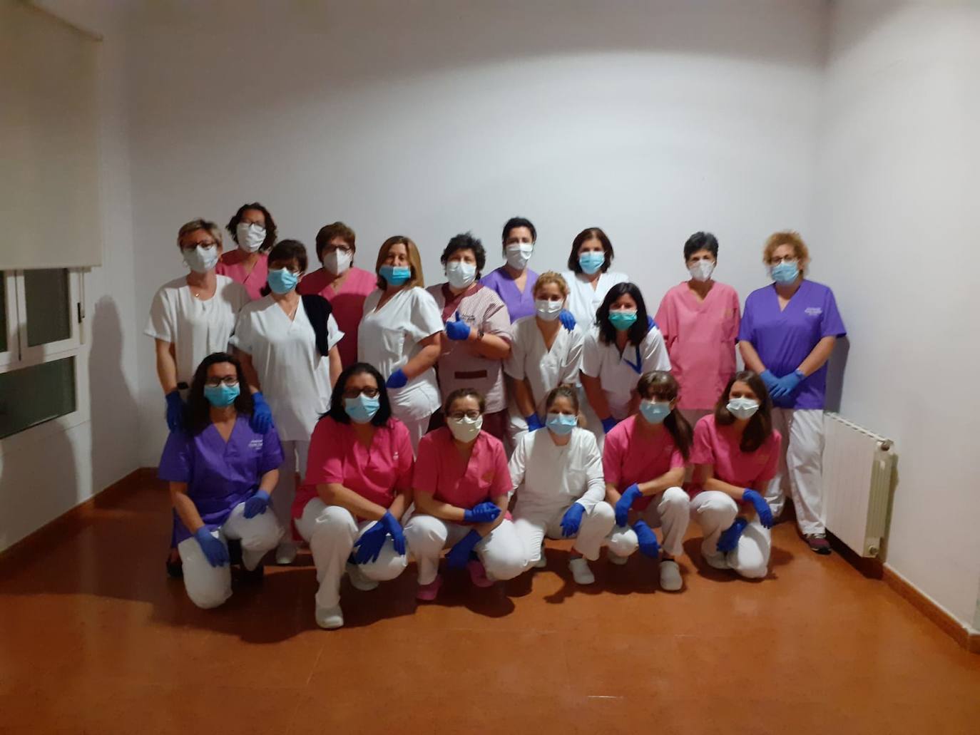 Personal de la residencia Padre Damián de Plasenzuela se encierran con sus mayores