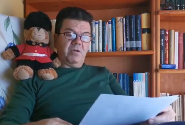 El director, Francisco Barrado, con su lectura del cuento 