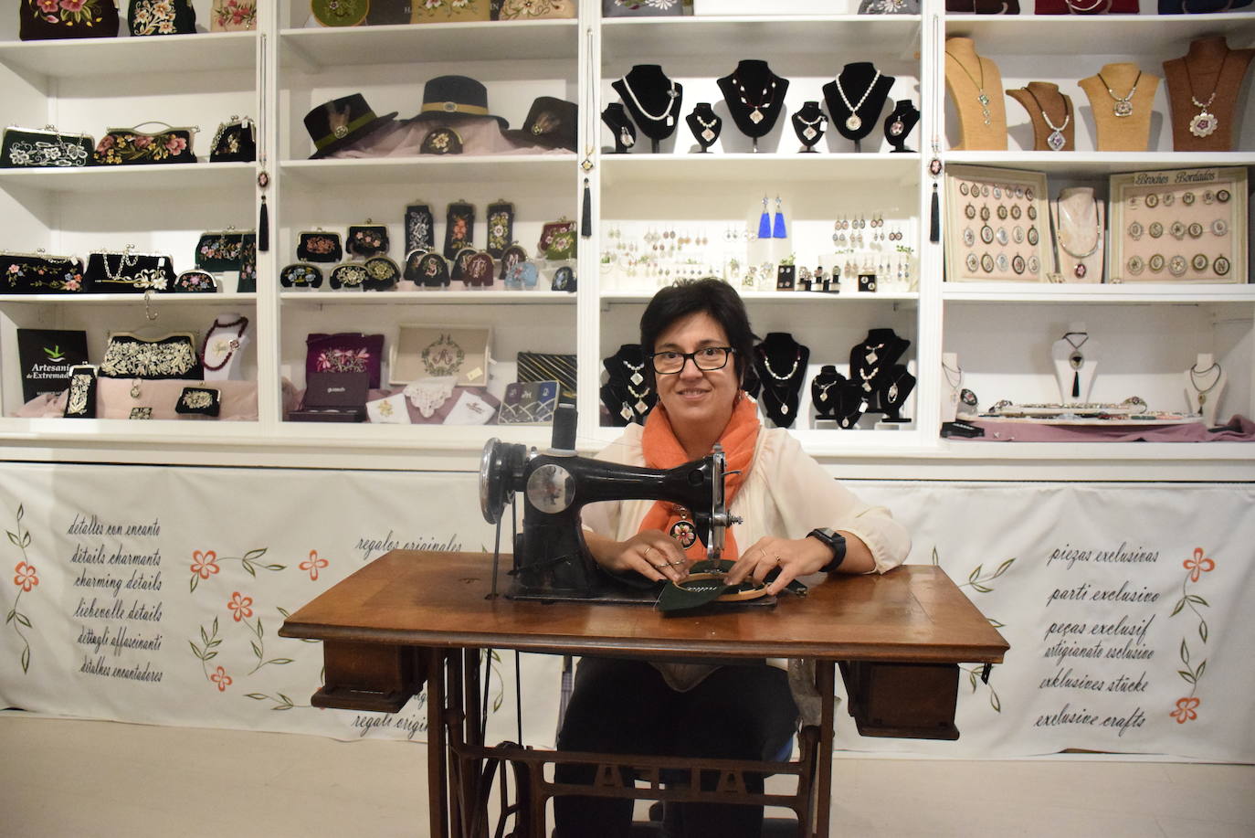 Chari Bravo, en su tienda nueva, antes del cierre por el coronavirus 