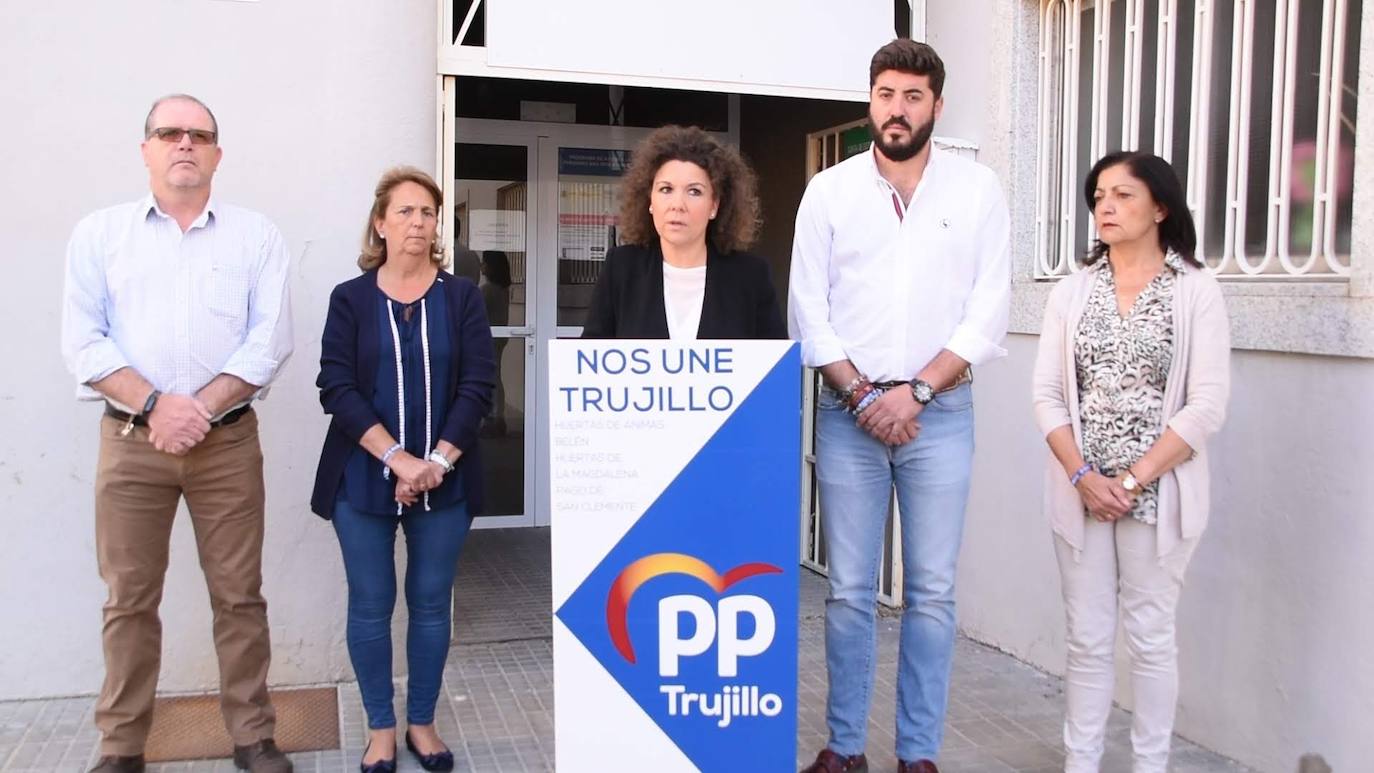 Inés Rubio junto a compañeros concejales 