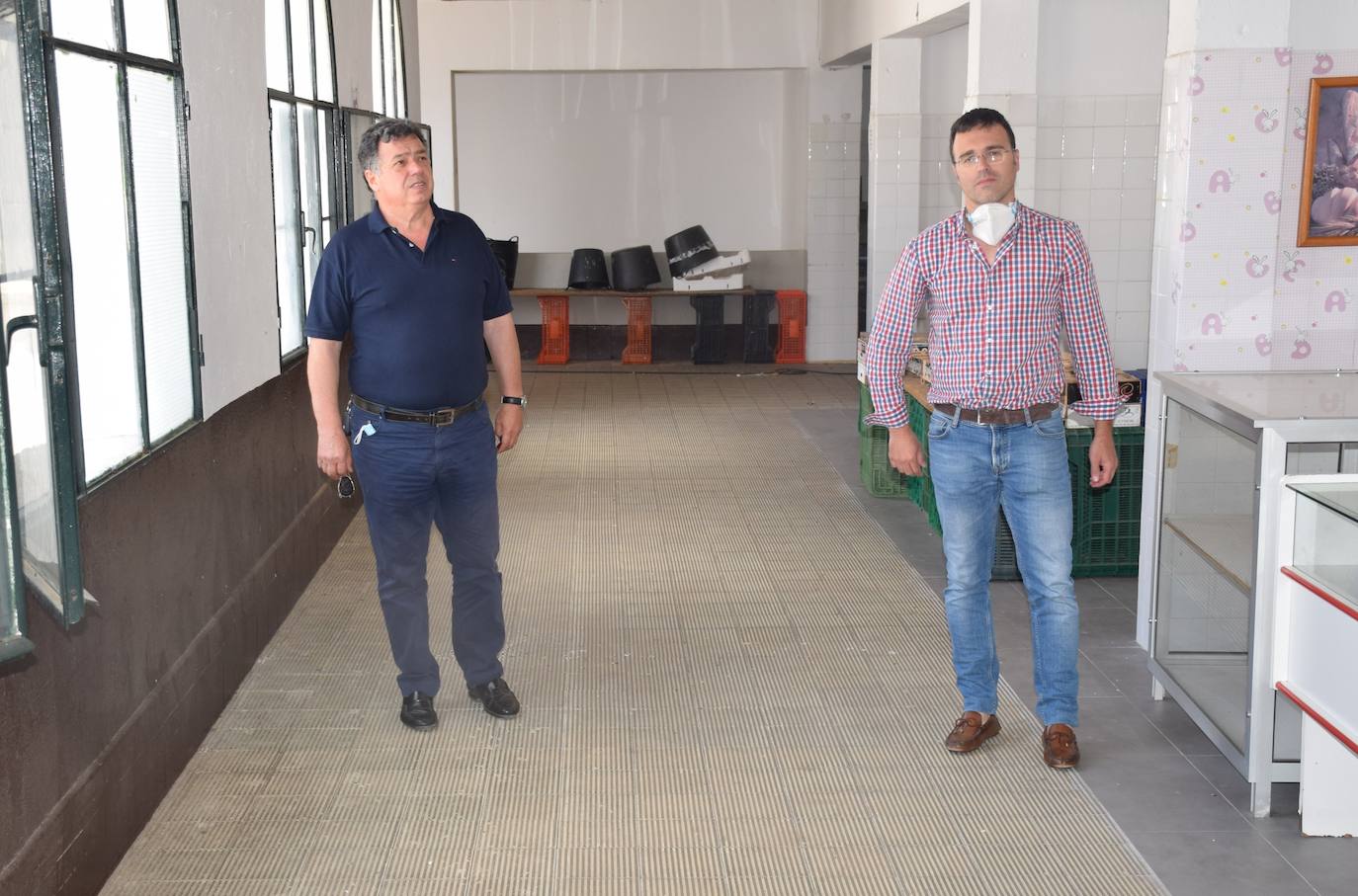 El alcalde, junto con el concejal Raúl Gómez 