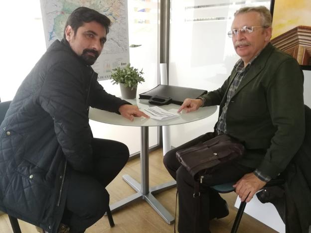 Miguel Godoy acompañado con el presidente, Benigno Aza 