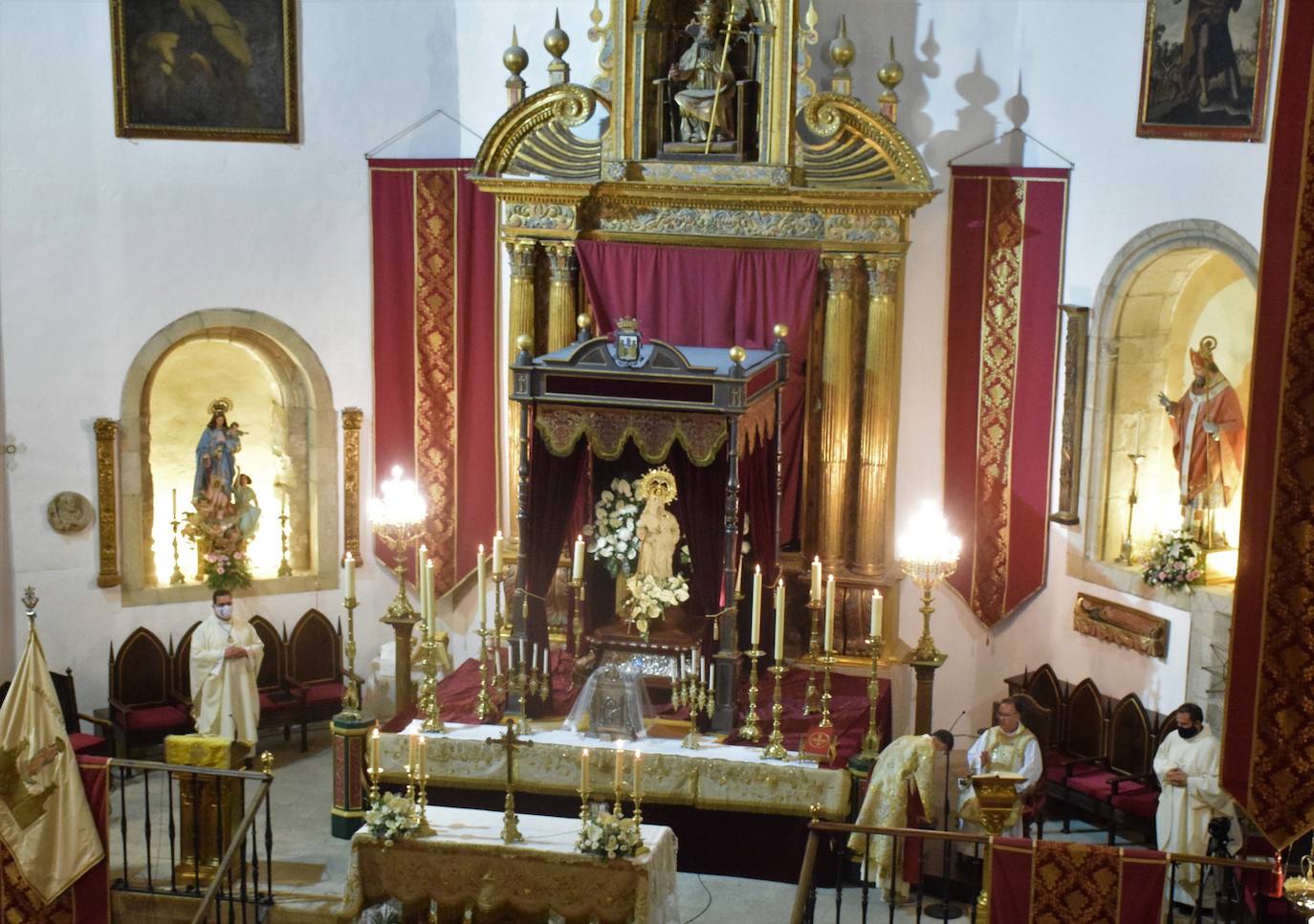 Imagen principal - Una Salve atípica muy repartida, ante la imposibilidad de reunirse en la plaza Mayor