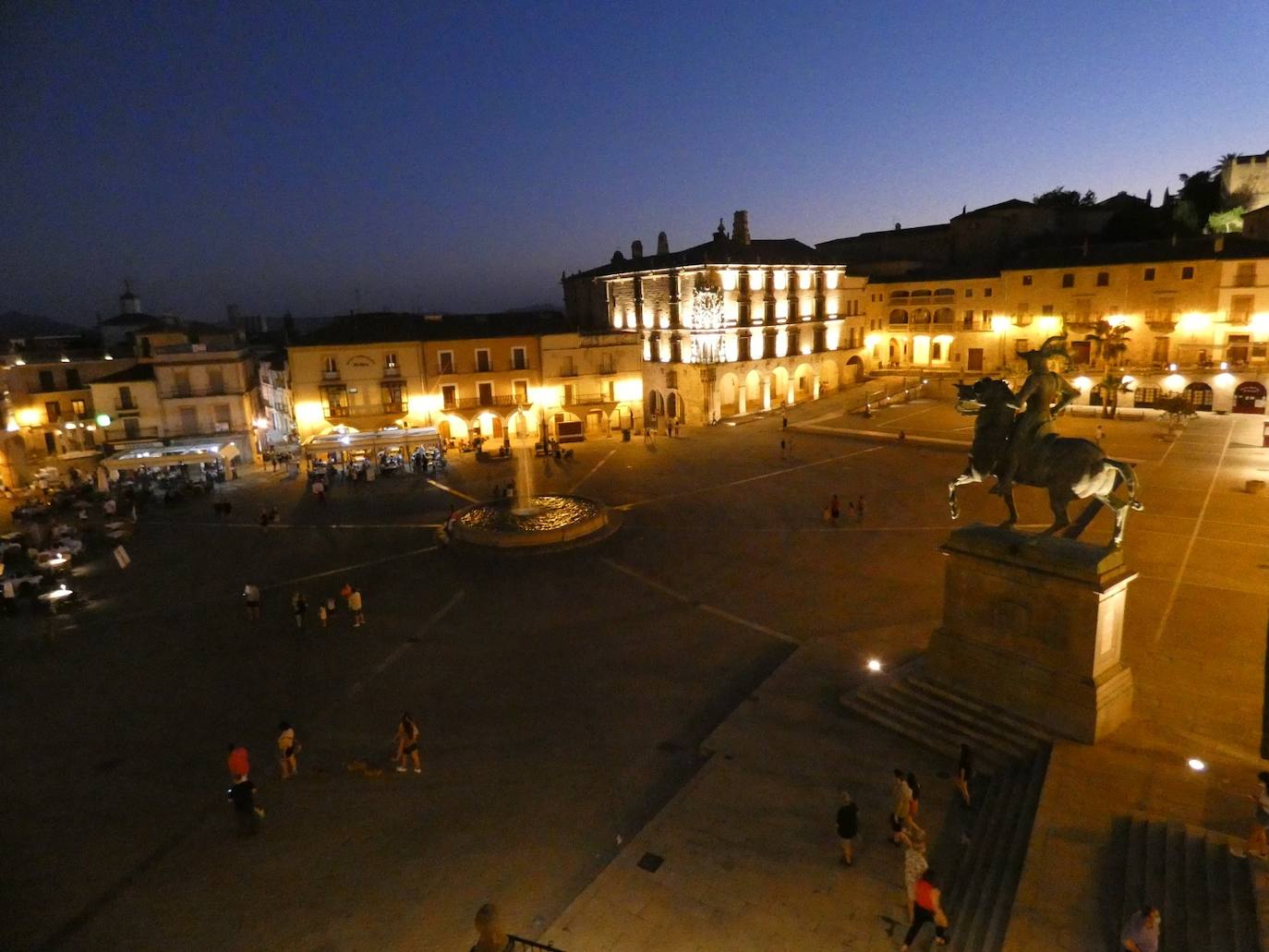 Imagen secundaria 1 - Una Salve atípica muy repartida, ante la imposibilidad de reunirse en la plaza Mayor