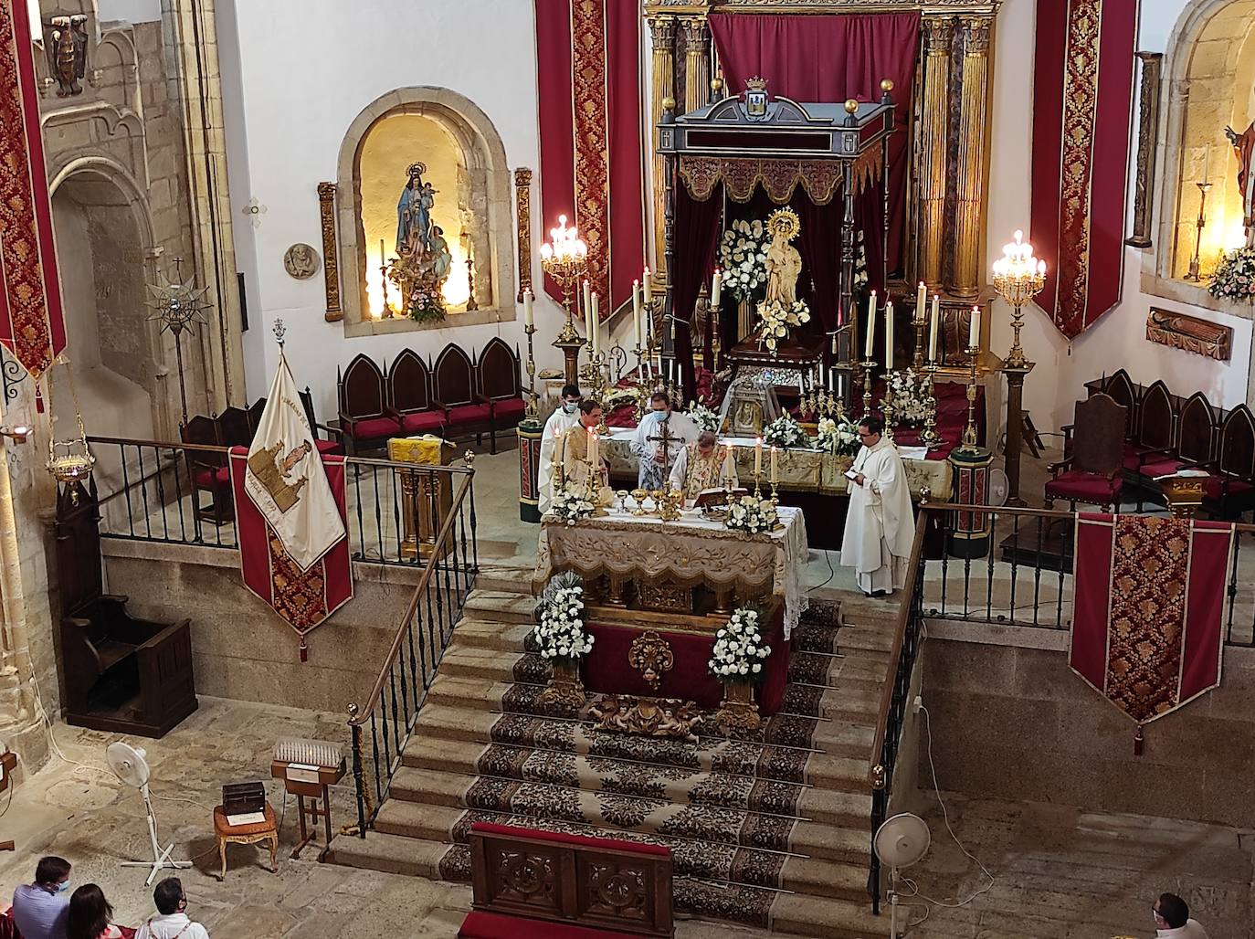 Imagen principal - Finalizan los actos religiosos de las fiestas patronales más atípicas