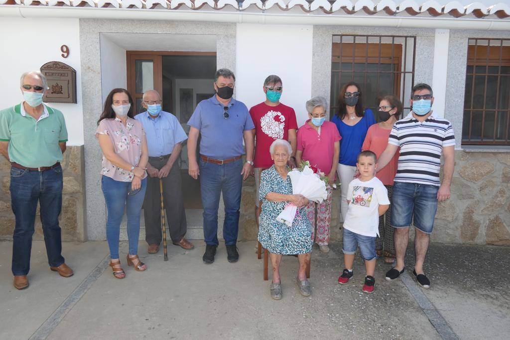 Tía Kika cumple 100 años demostrando su buen humor