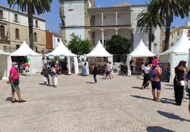 Empresarios locales en el outlet celebrado hace unas semanas. 