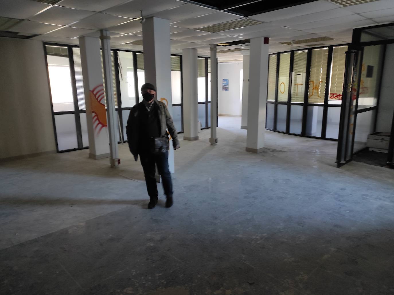 Fotos: Limpieza del edificio de la Segurida Social