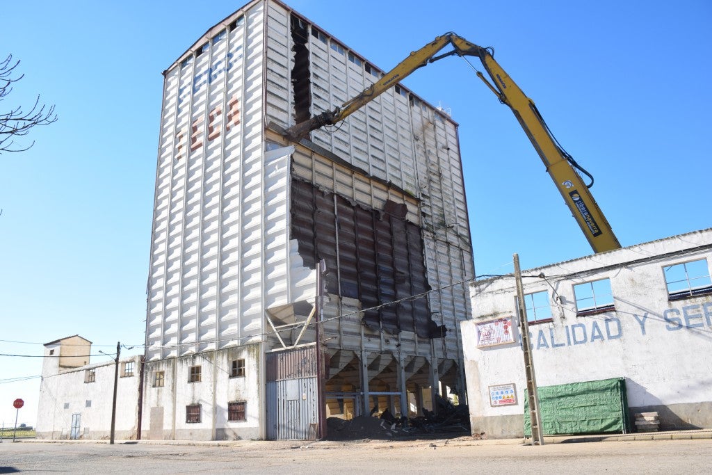 Fotos: Derrumbe de la planta de TECA situada dentro de Trujillo