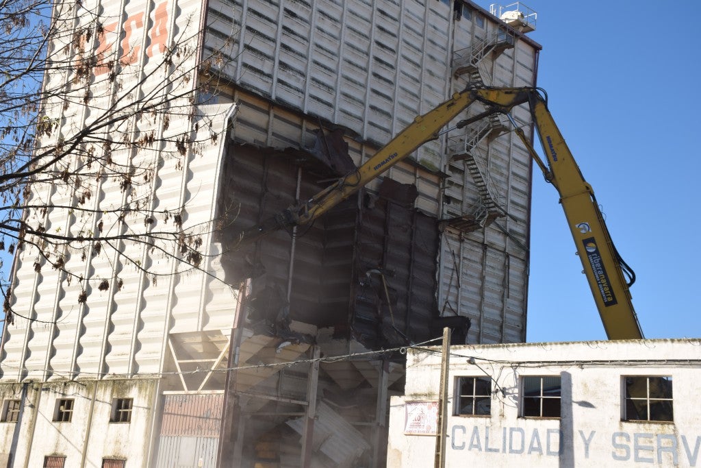 Fotos: Derrumbe de la planta de TECA situada dentro de Trujillo