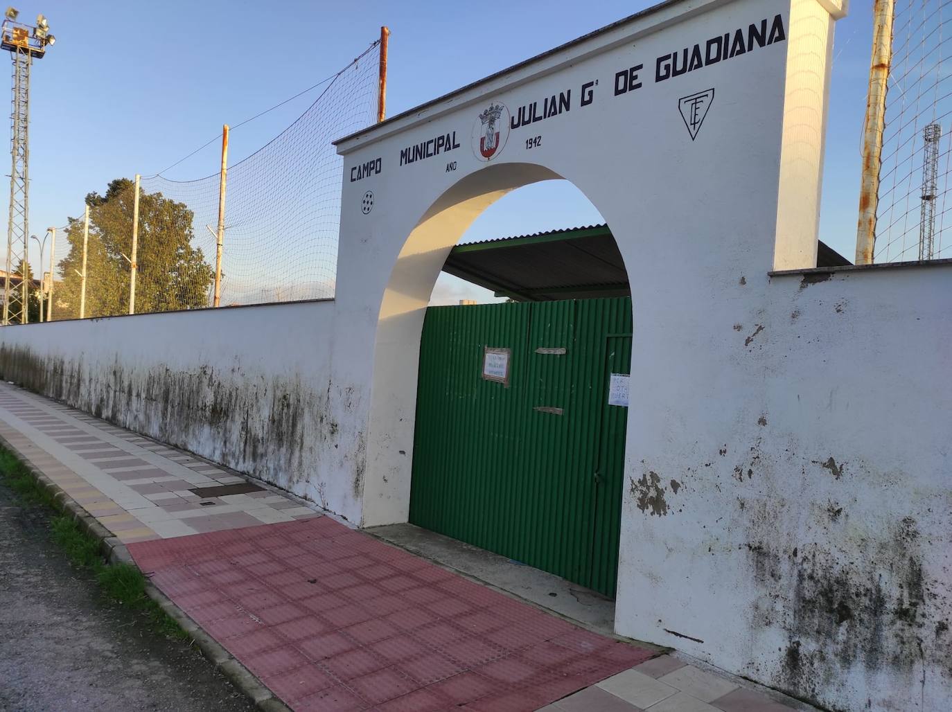 Entrada del campo de fútbol 