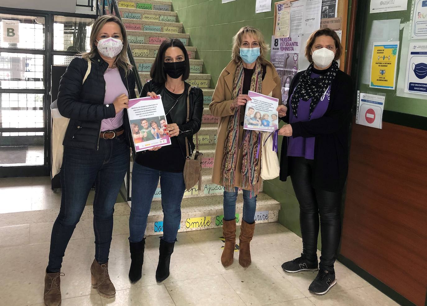 Entrega de los manuales en el IES Turgalium 