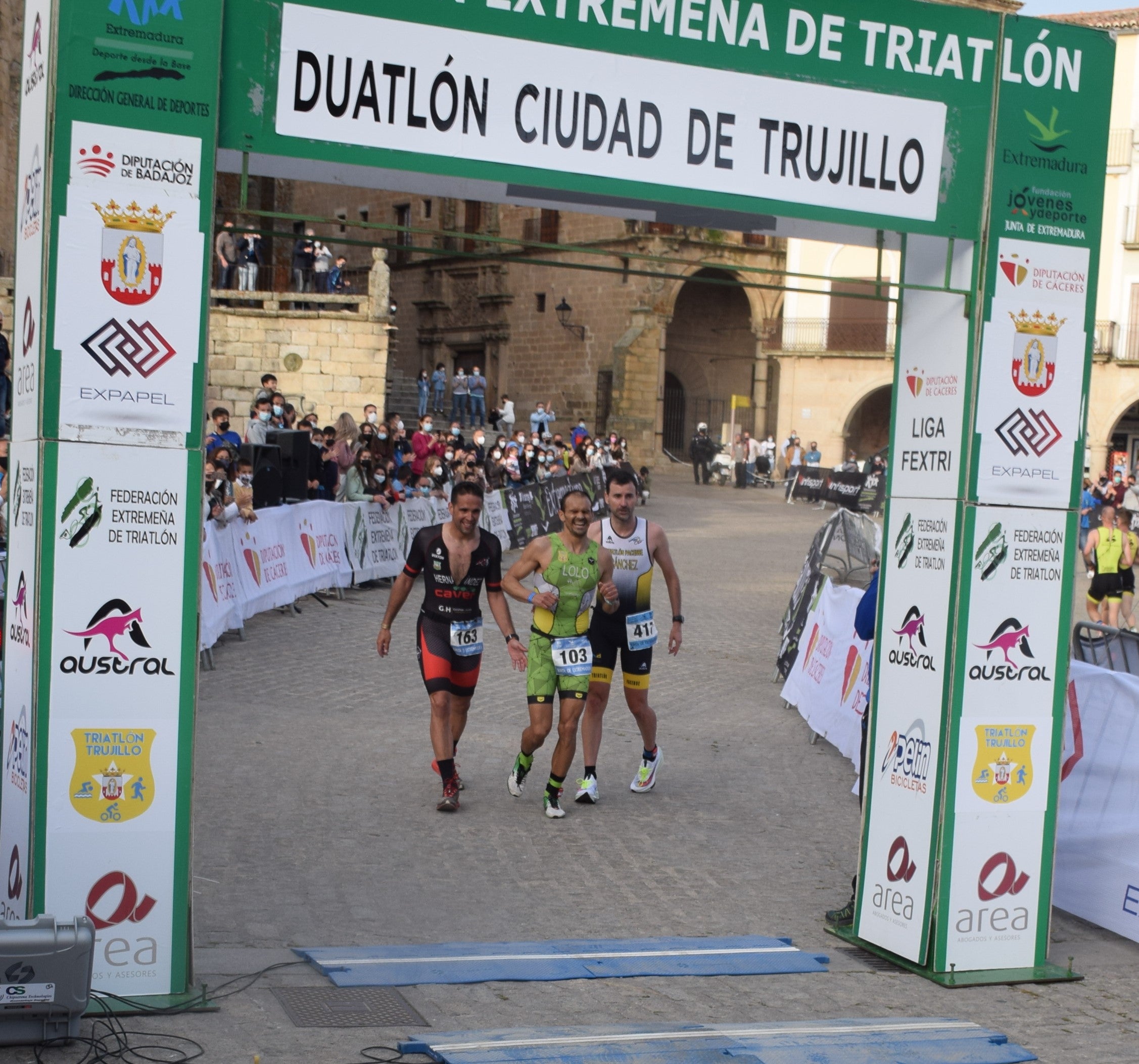 Los dos corredores locales que llegaron primero a meta 