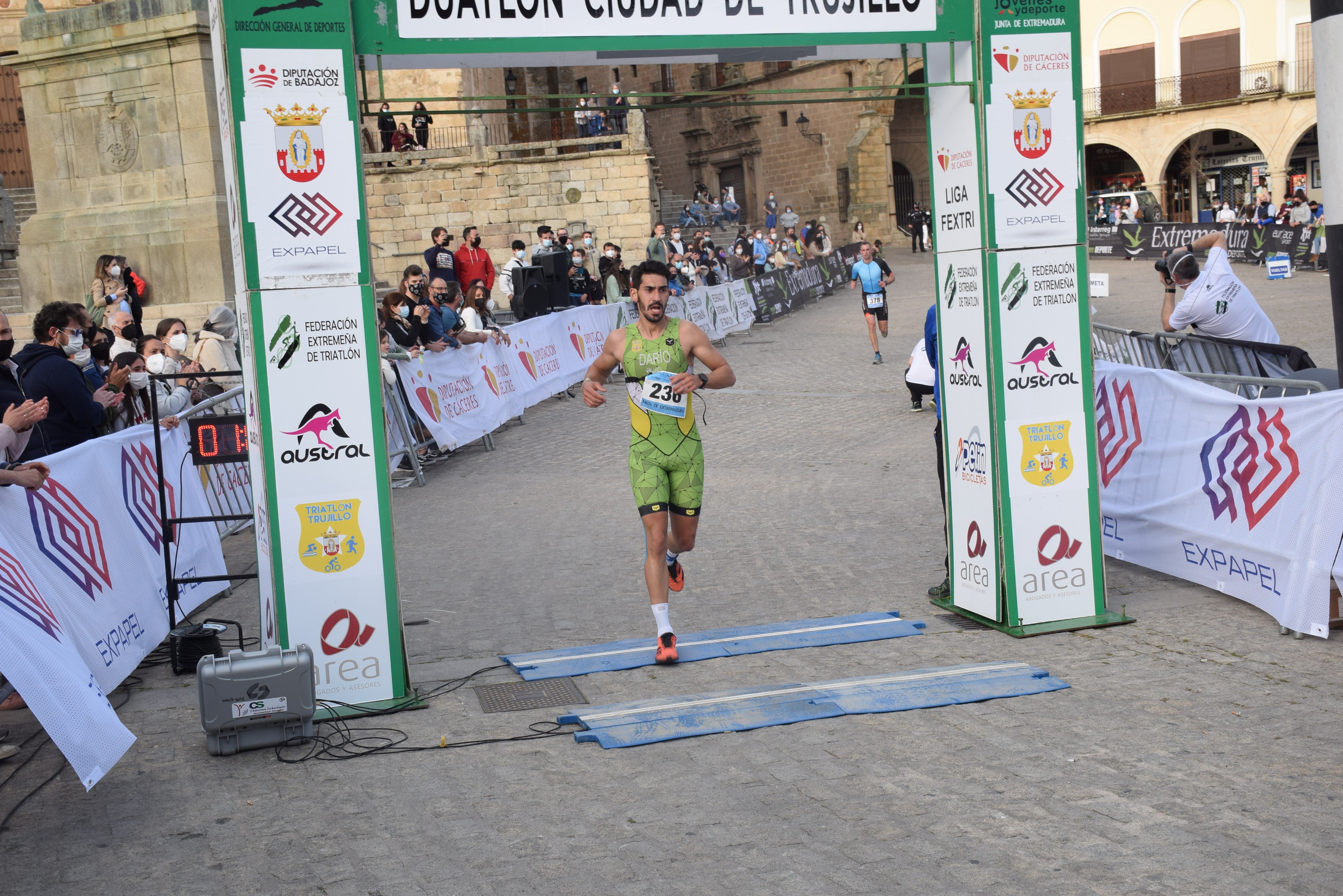 Los dos corredores locales que llegaron primero a meta 