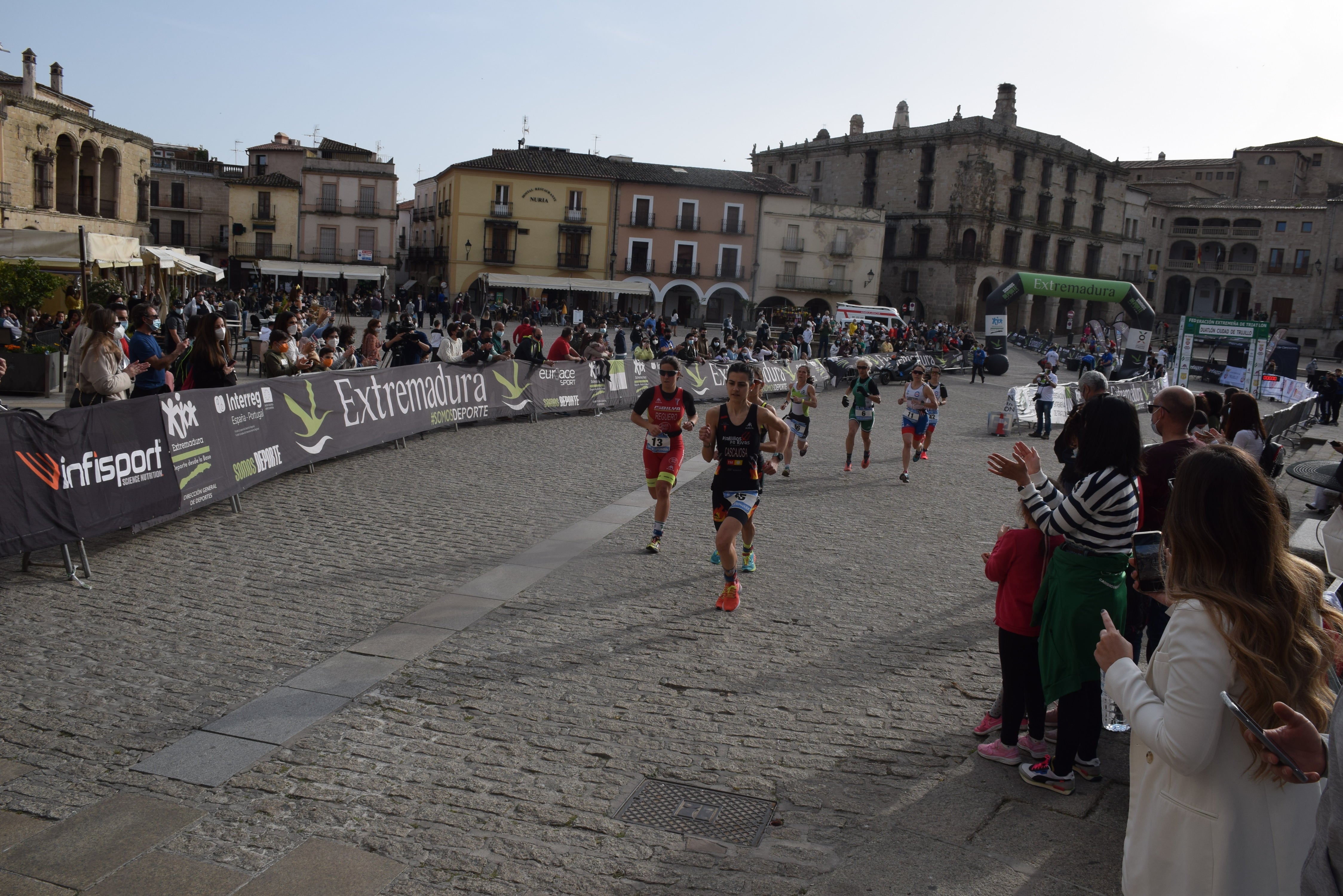 Los dos corredores locales que llegaron primero a meta 