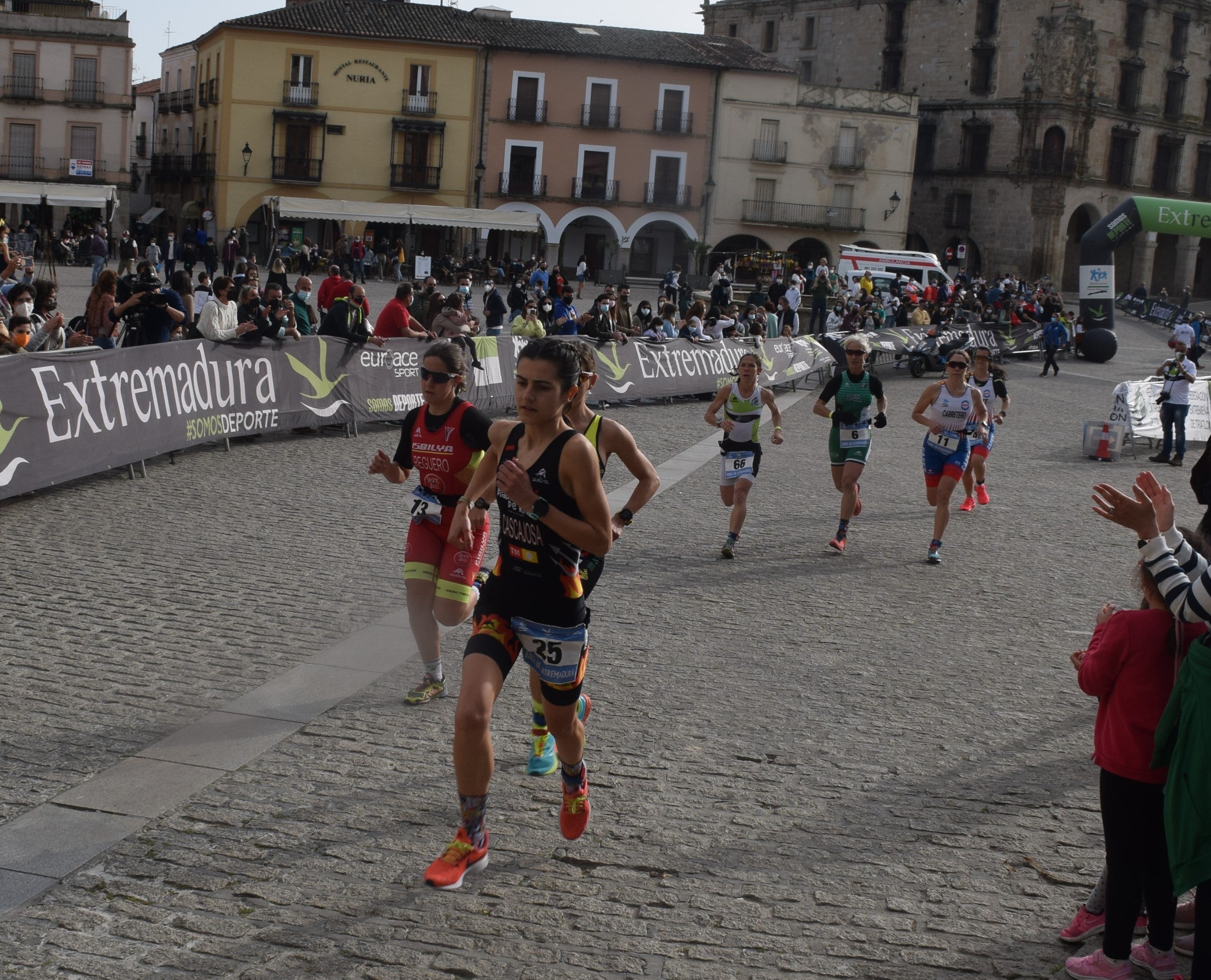 Los dos corredores locales que llegaron primero a meta 