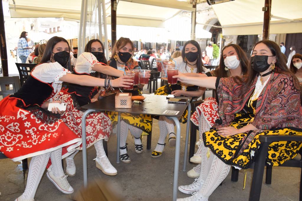 Un grupo de jóvenes disfrutando de un Chíviri diferente 