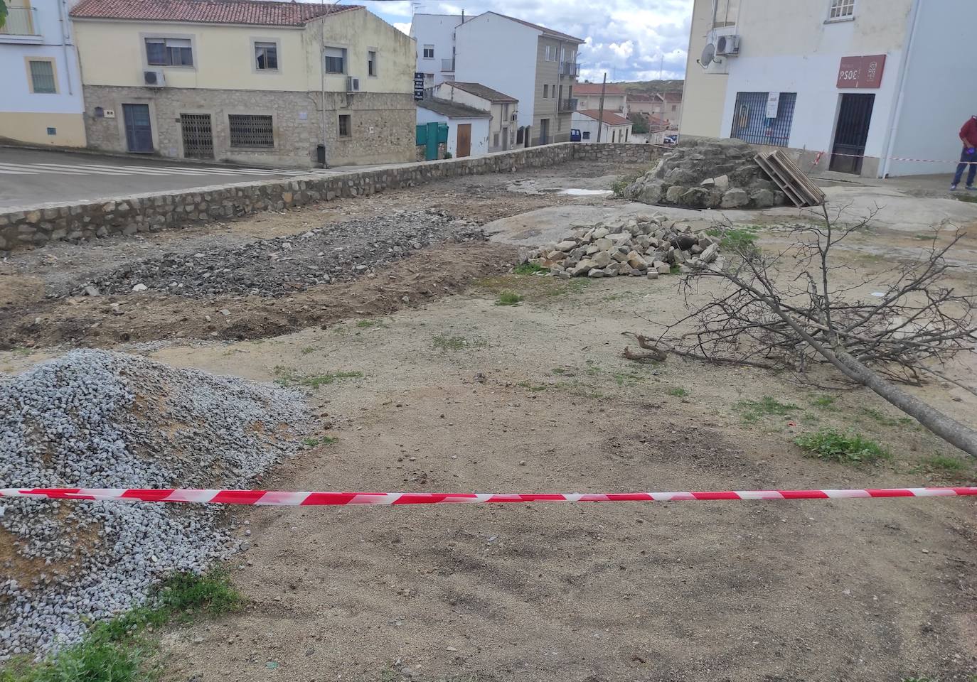 Zona de la avenida del Perú que se está arreglando para hacer un pequeño parque 