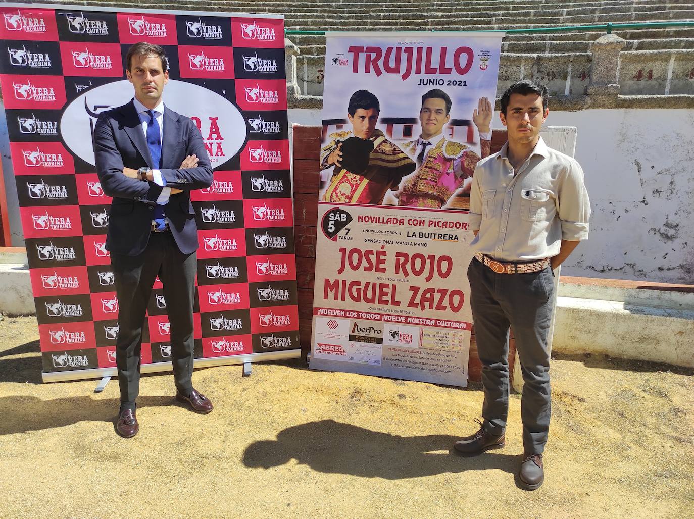 El empresario y el novillero en la presentación del cartel 