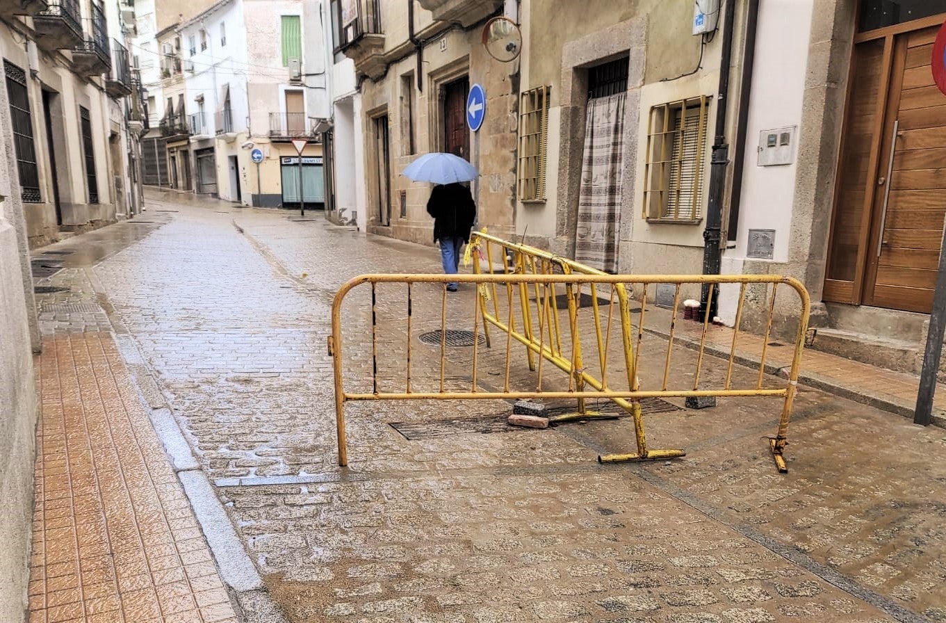 Tramo de la calle Margarita de Iturralde, todavía cortada al tráfico 