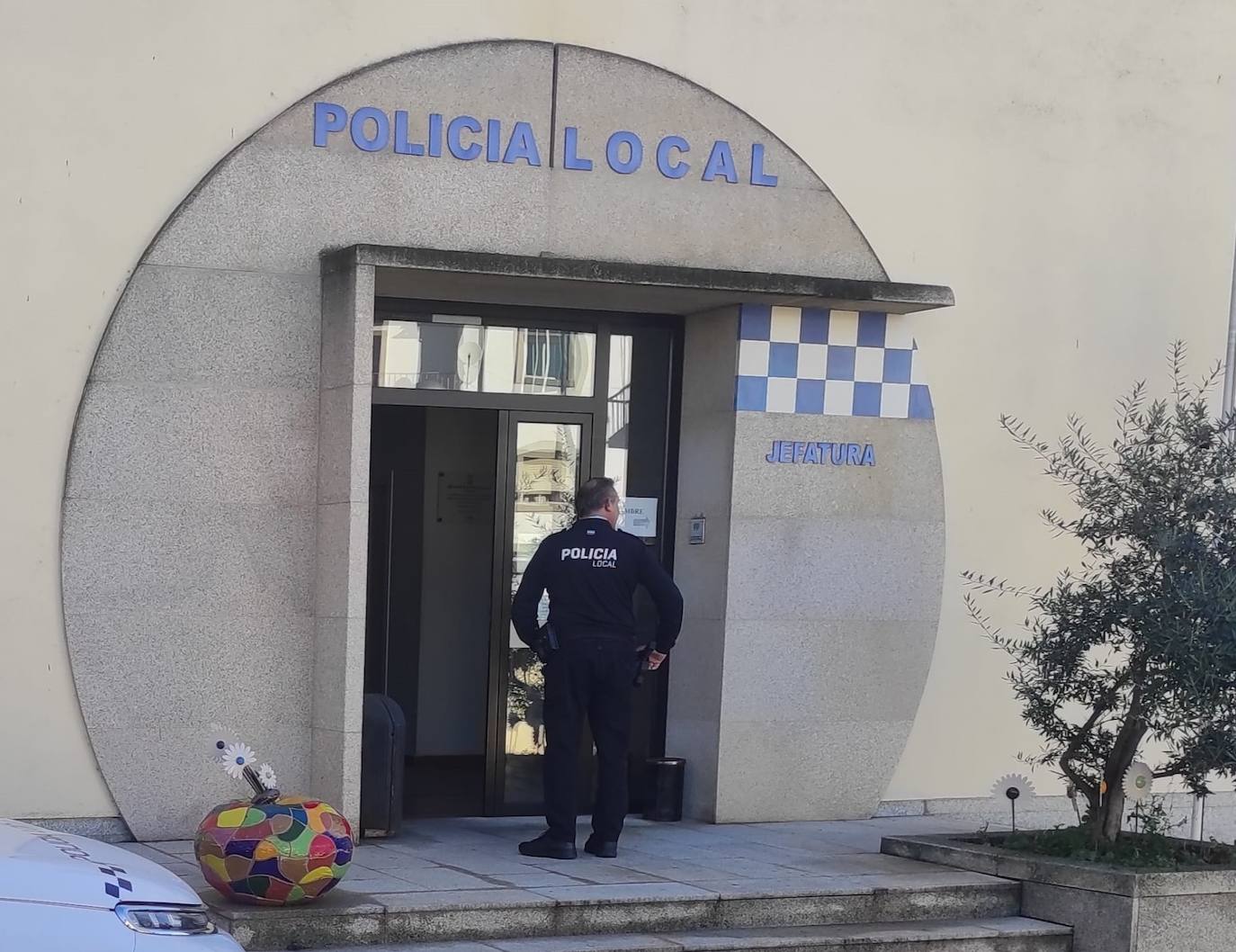 Entrada de la Jefatura de Policía 