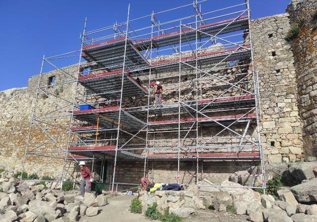 La obras en la muralla, ayer.