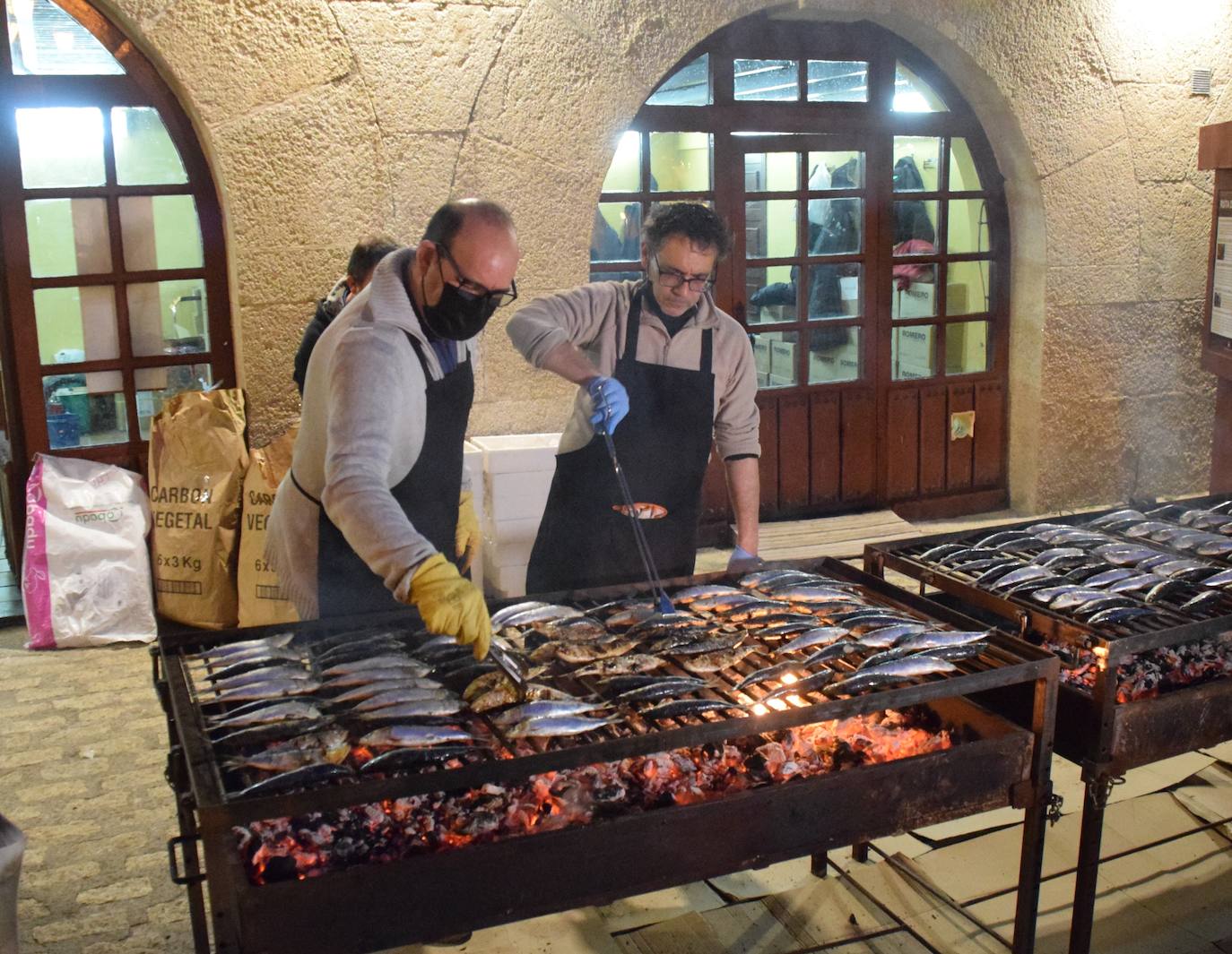Imagen secundaria 2 - El carnaval termina con el entierro de la sardina, que ha tenido una buena aceptación