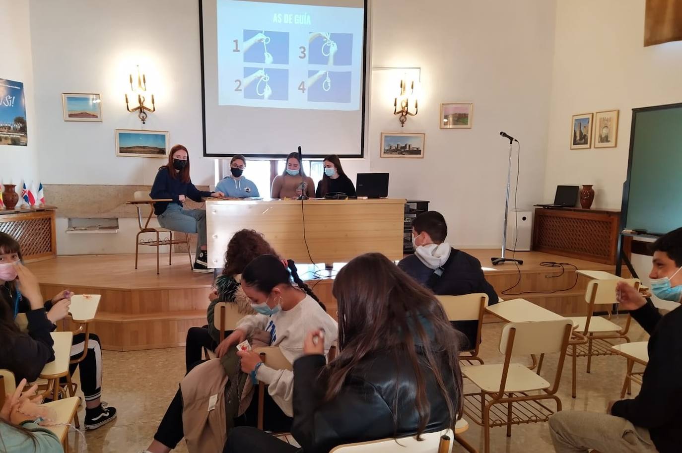 Imagen principal - La jornada cultural del colegio Sagrado Corazón de Jesús acerca la vuelta al mundo