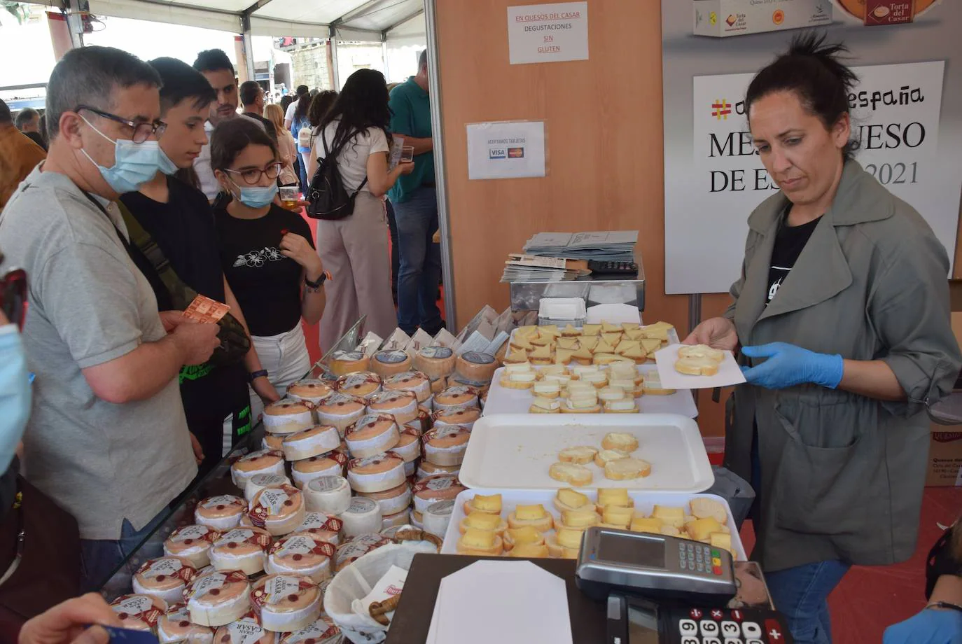 Imagen secundaria 1 - La Feria del Queso, convertida en un festival de sabores por la variedad de productos existentes