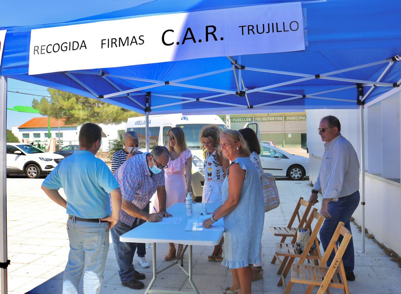 Representantes del PP en la recogida de firmas 