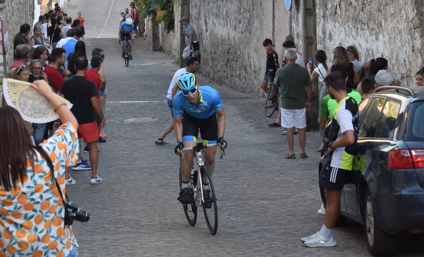 El esfuerzo de uno de los ciclistas en la contrarreloj. JSP